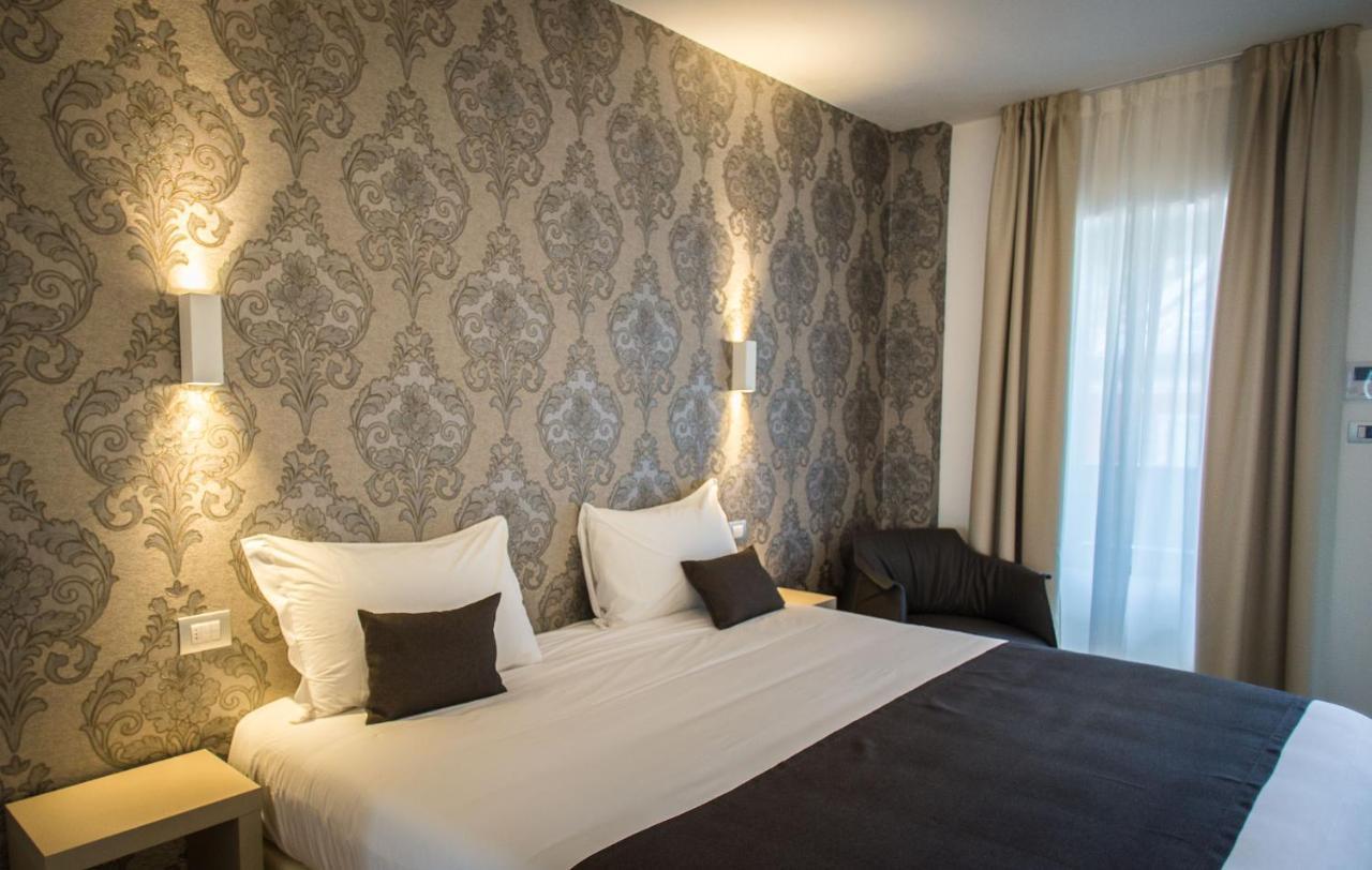 Hotel Ponti Angera Eksteriør bilde