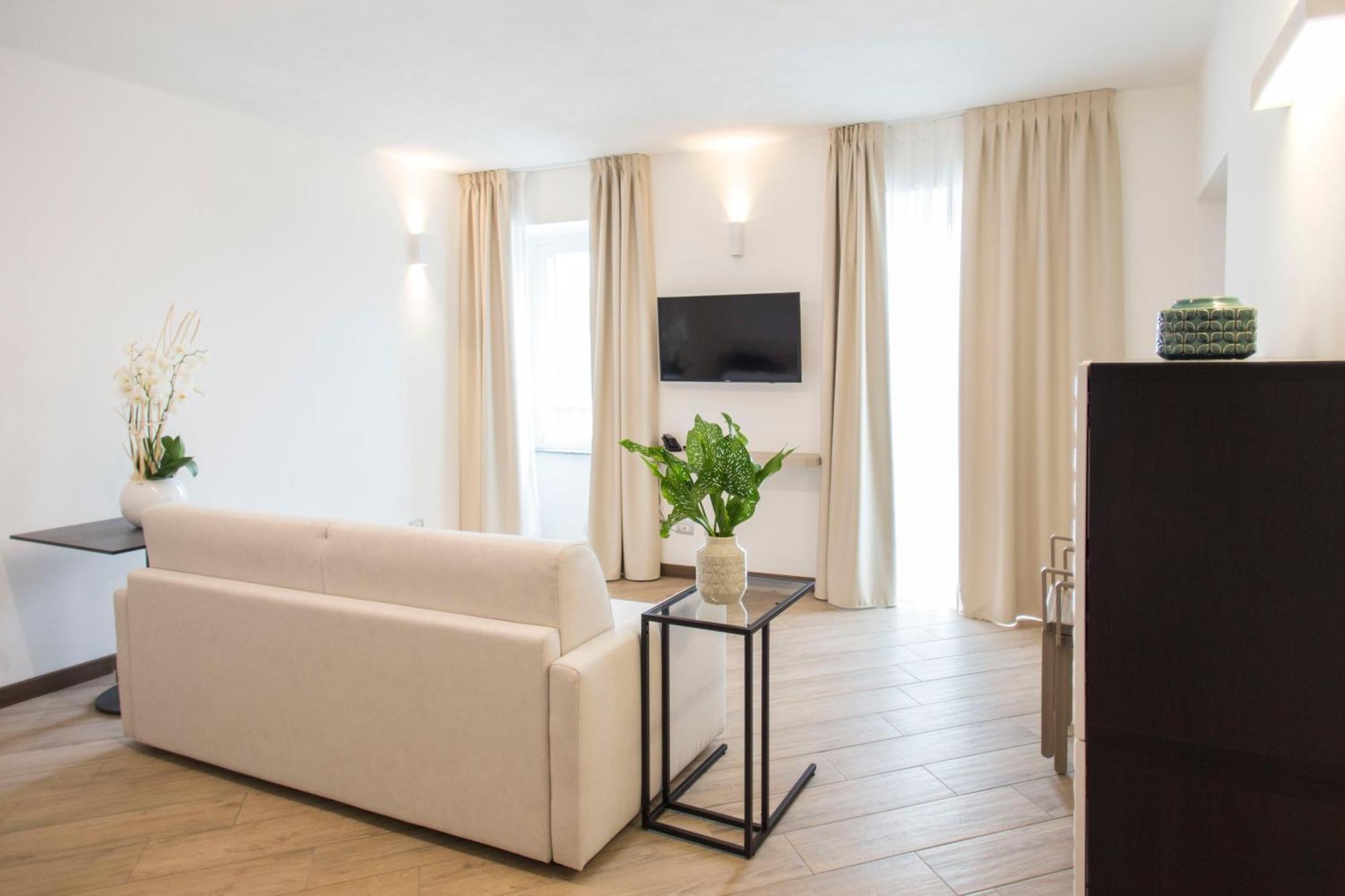 Hotel Ponti Angera Eksteriør bilde