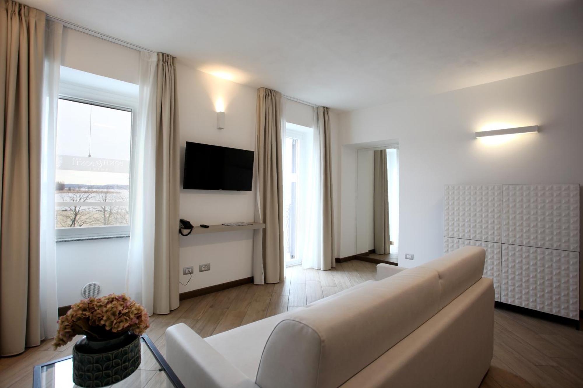 Hotel Ponti Angera Eksteriør bilde