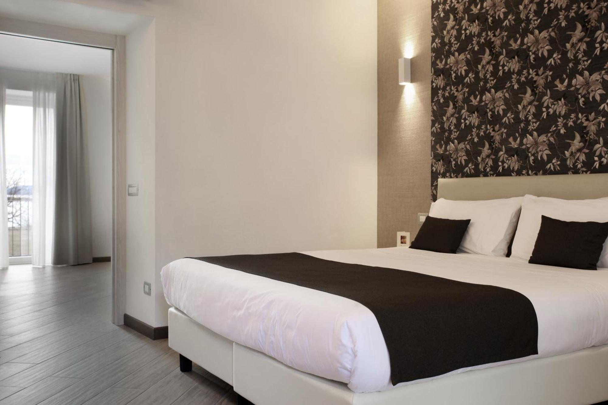Hotel Ponti Angera Eksteriør bilde