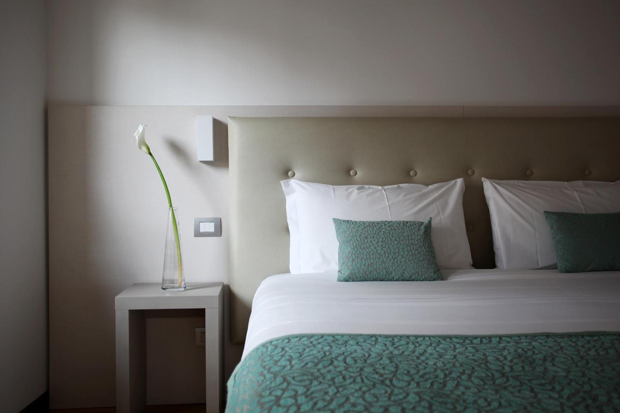 Hotel Ponti Angera Eksteriør bilde