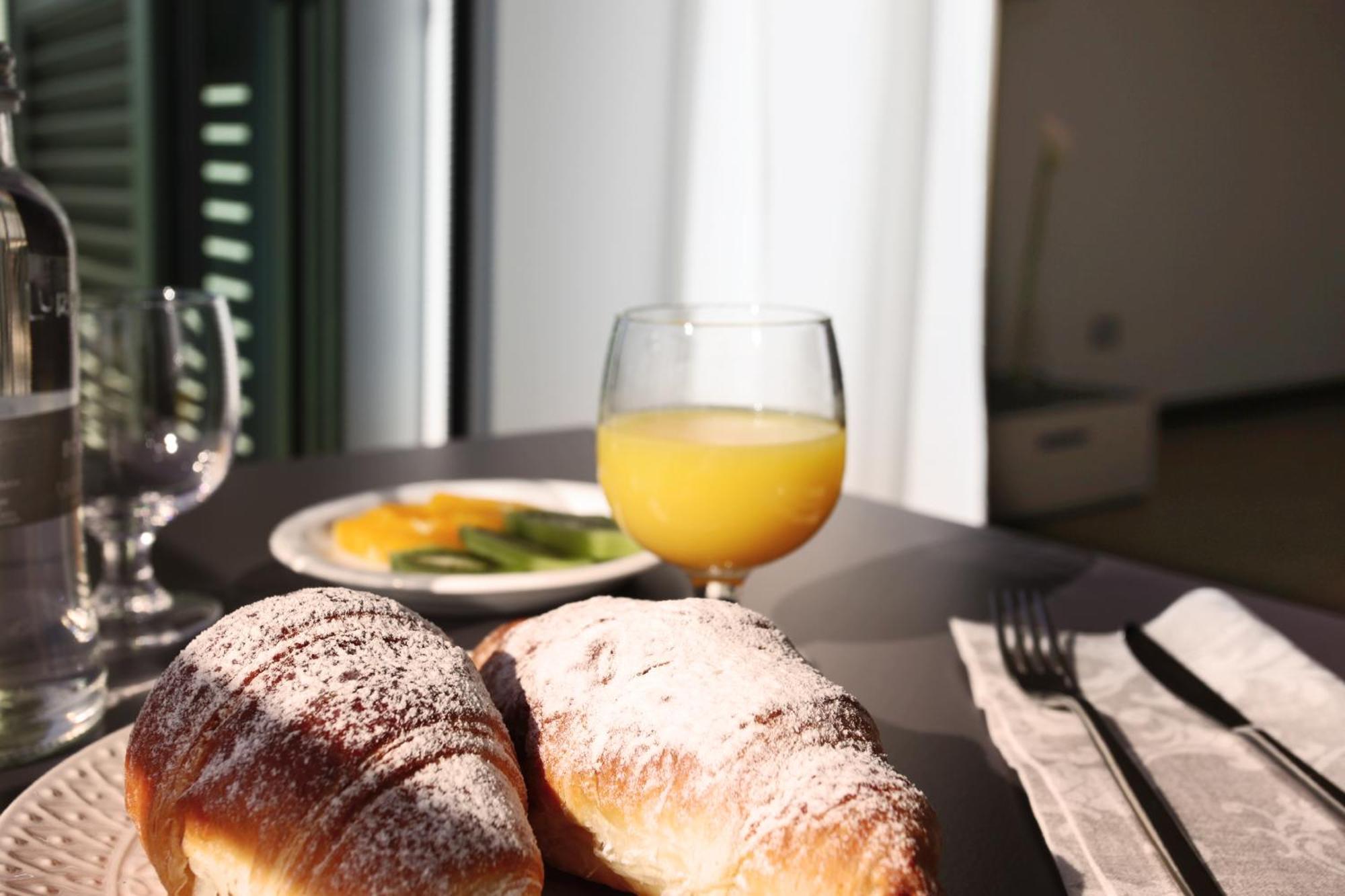Hotel Ponti Angera Eksteriør bilde
