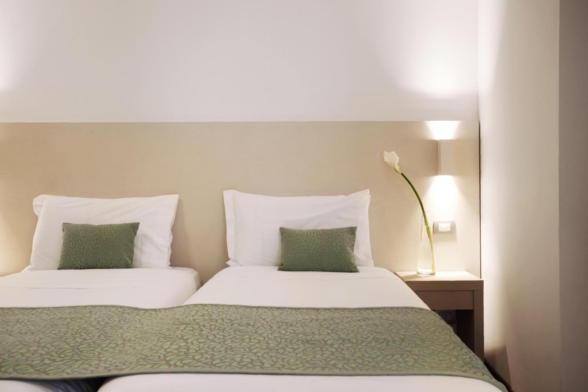 Hotel Ponti Angera Eksteriør bilde
