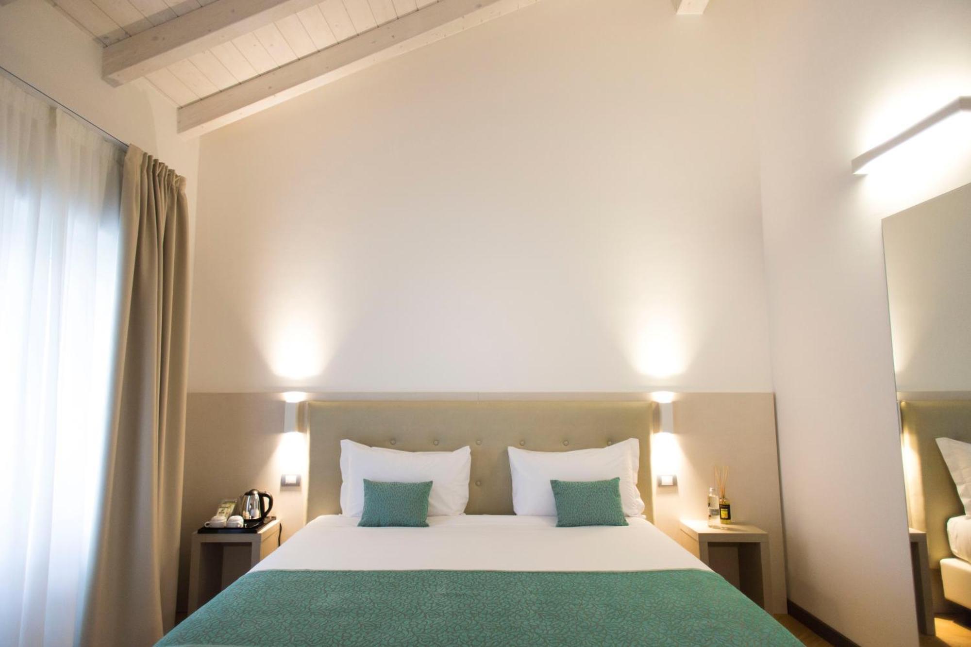 Hotel Ponti Angera Eksteriør bilde